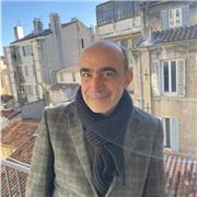 Écrivain journaliste professeur du lange arabe